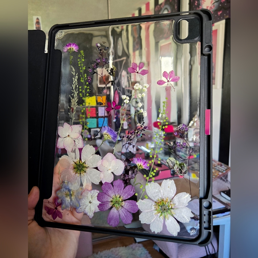 iPad Air 13" Real Pressed Flowers Clear Black Tablet Case With Pencil Holder